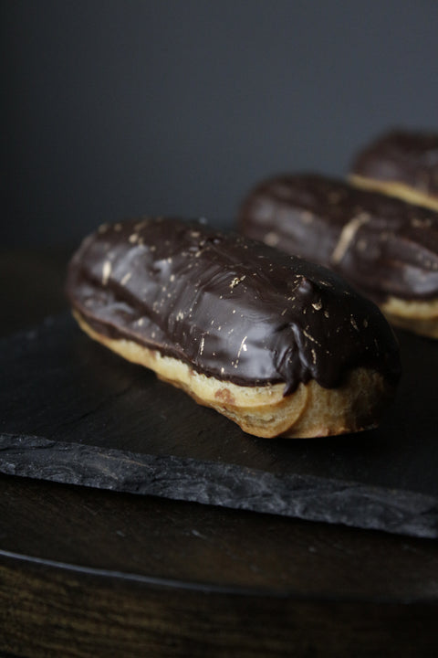 5 Vanilla eclairs with chocolate glaze (only pre-order)