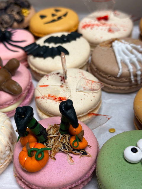 6 Customized Macarons Halloween Edition