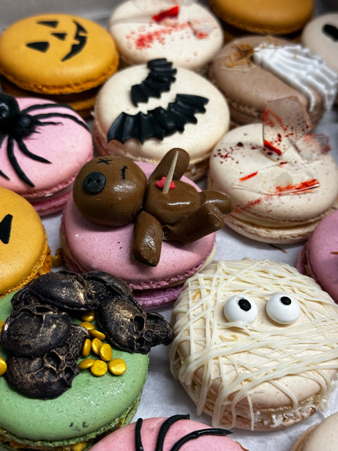 6 Customized Macarons Halloween Edition