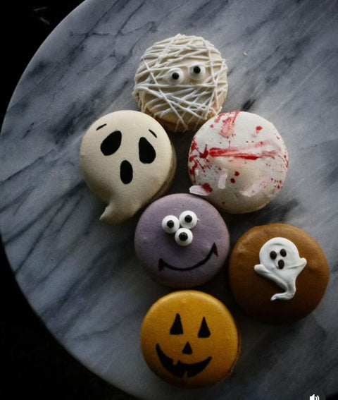 6 Customized Macarons Halloween Edition